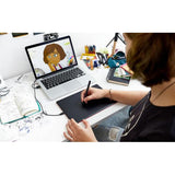 Wacom One by Medium tavoletta grafica 2540 lpi (linee per pollice) 216 x 135 mm USB Nero, Rosso