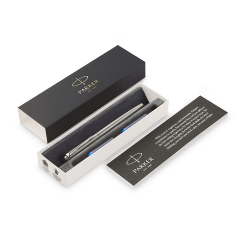 PARKER JOTTER PENNA STILOGRAFICA FINITURE CROMATA PENNINO MEDIO INCHIOSTRO BLU CONFEZIONE REGALO