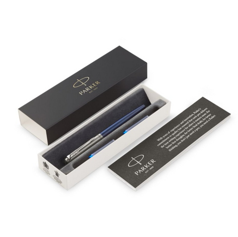 PARKER JOTTER ROYAL BLU PENNA STILOGRAFICA PENNINO MEDIO DETTAGLI CROMATI INCHIOSTRO BLU CONFEZIONE REGALO