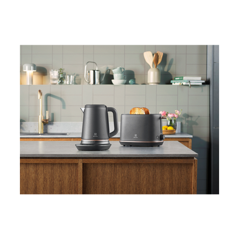 Electrolux E7K16BP bollitore elettrico 1,7 L Nero, Rame 2400 W