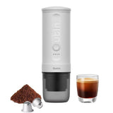 OutIn OTEM-01-PW Przeno?ny elektryczny ekspres do kawy, Wei?, Kaffeekapsel, Gemahlener Kaffee, 20 bar, 92 ?C, 7500 mAh, 2,5 h